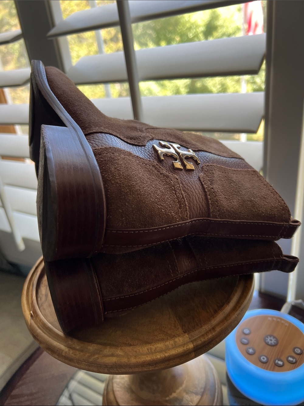🛑1 hour sale. Tory Burch, 8.5, Chestnut Suede Tory Logo Ankle Boots - Picture 7 of 12
